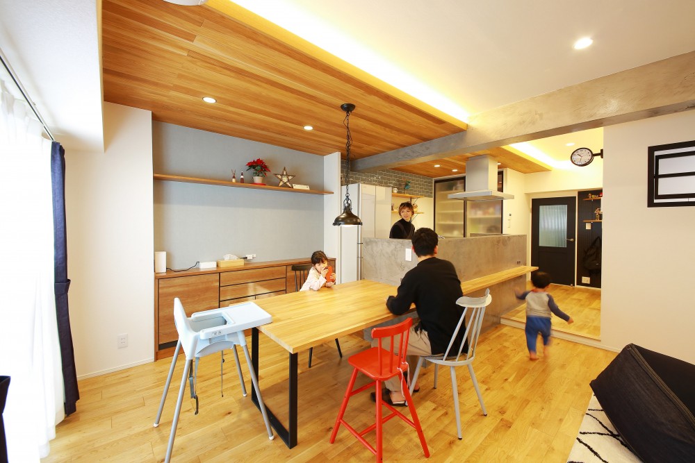 木+異素材の融合で生まれたゆったりアウトドアリビングの家【名古屋市】